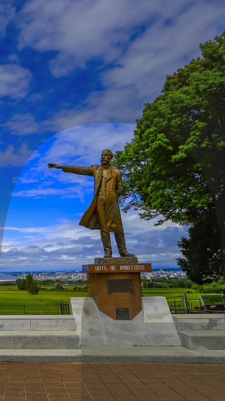 札幌・羊ヶ丘展望台と青空を背景にした企業イメージ